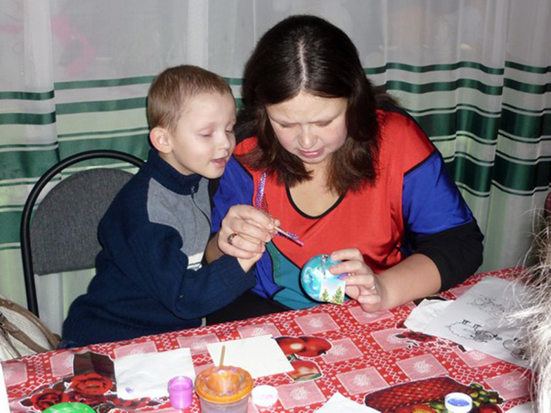 Клуб &laquo;Дверь в мир&raquo; для семей, воспитывающих детей-инвалидов